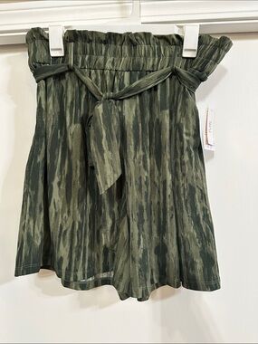 LuLaRoe Ella Olive Green Printed Paper Bag Shorts with Tie Waist